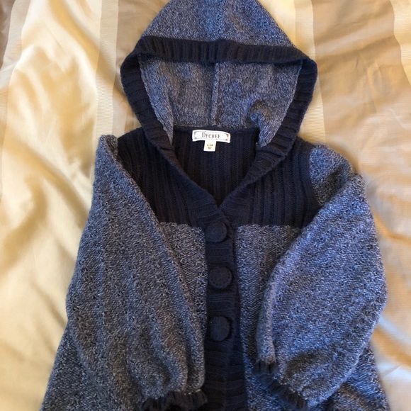 💕5 for $35💕 Hooded sweater - Picture 3 of 3